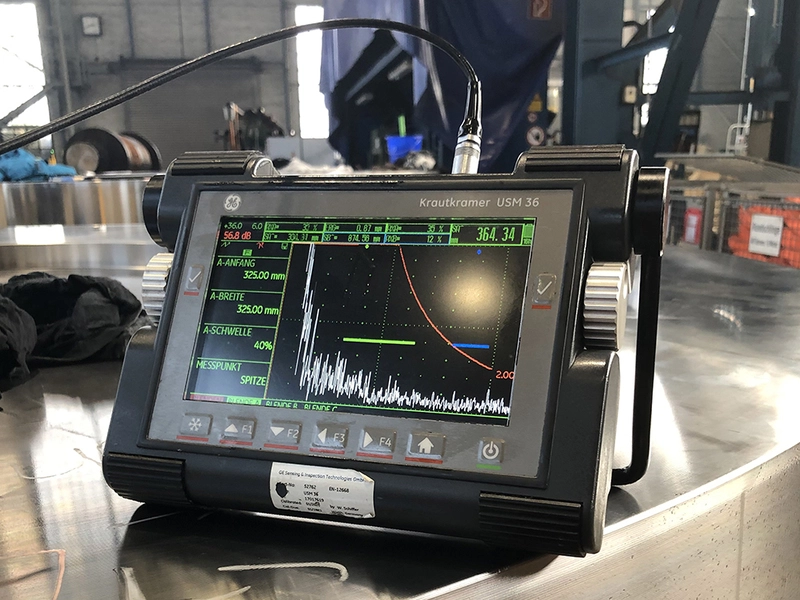 UT monitor displaying ultrasonic waveforms and test results in real-time